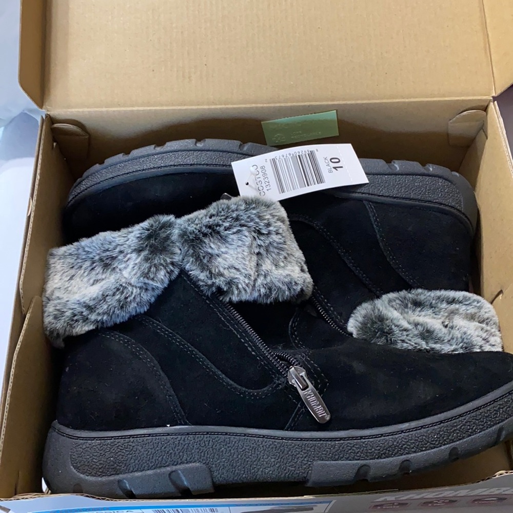 NWT Khombu low boots